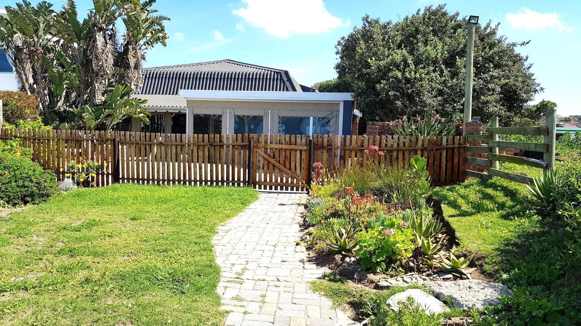 Beachfront Home with Private Beach Access in Ferreira Town - Jeffreys Bay