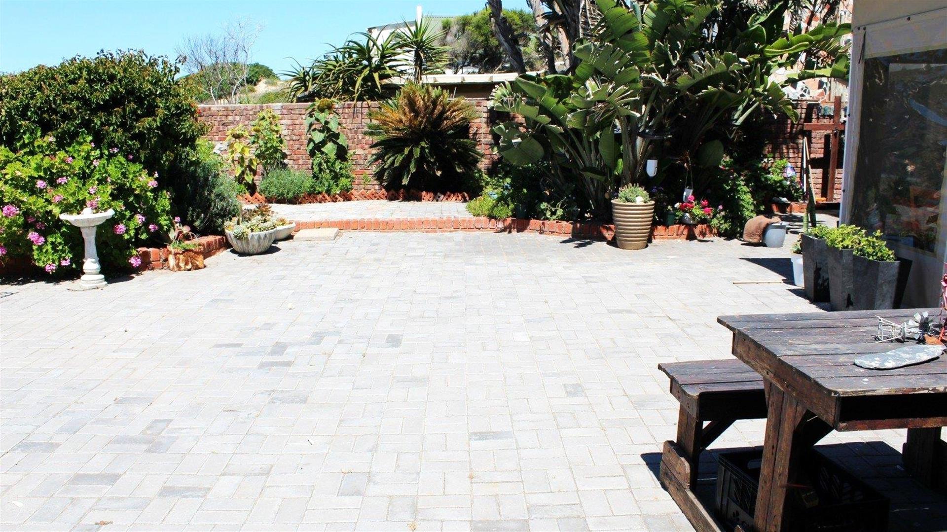 Beachfront Home with Private Beach Access in Ferreira Town - Jeffreys Bay