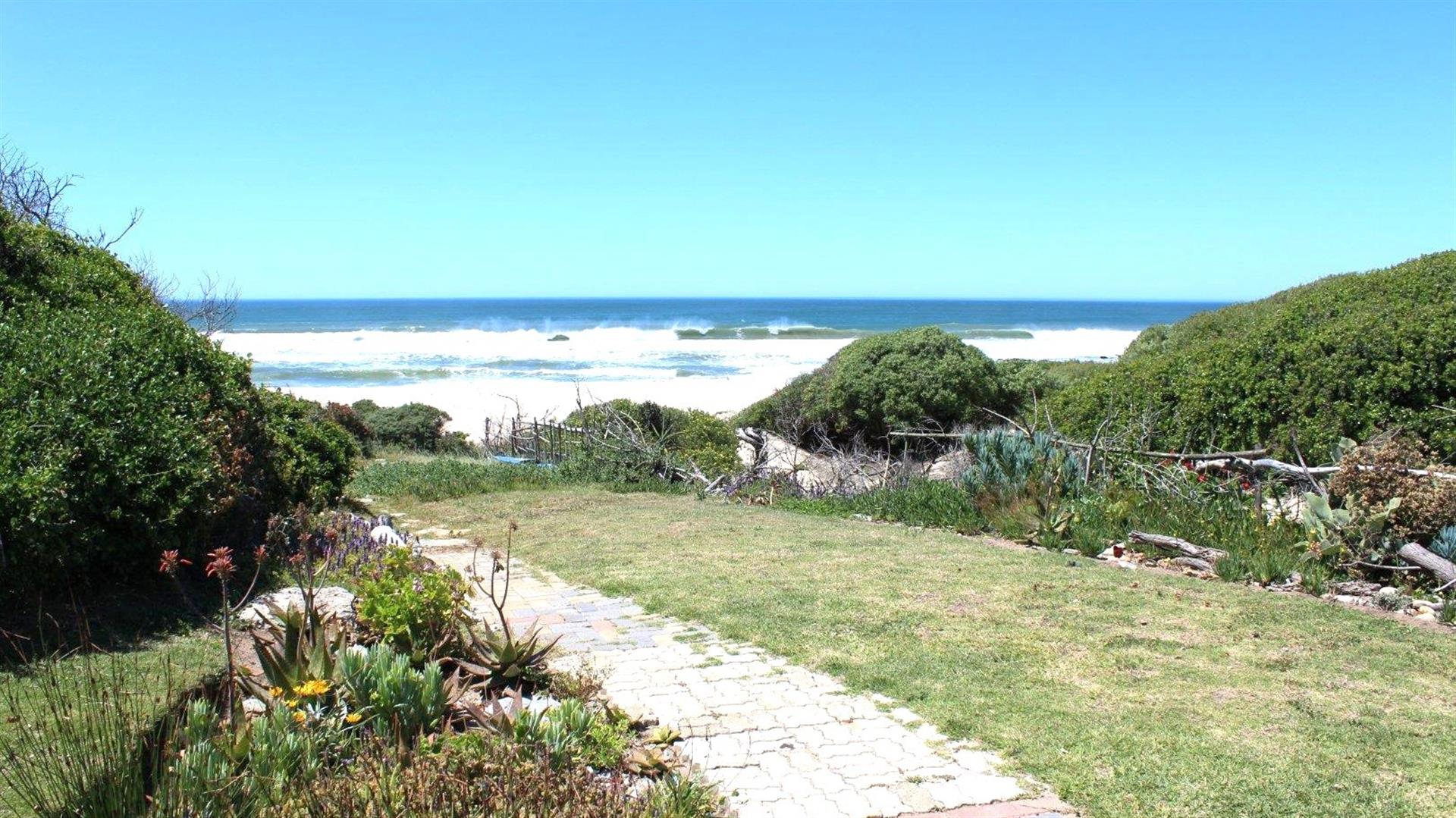Beachfront Home with Private Beach Access in Ferreira Town - Jeffreys Bay