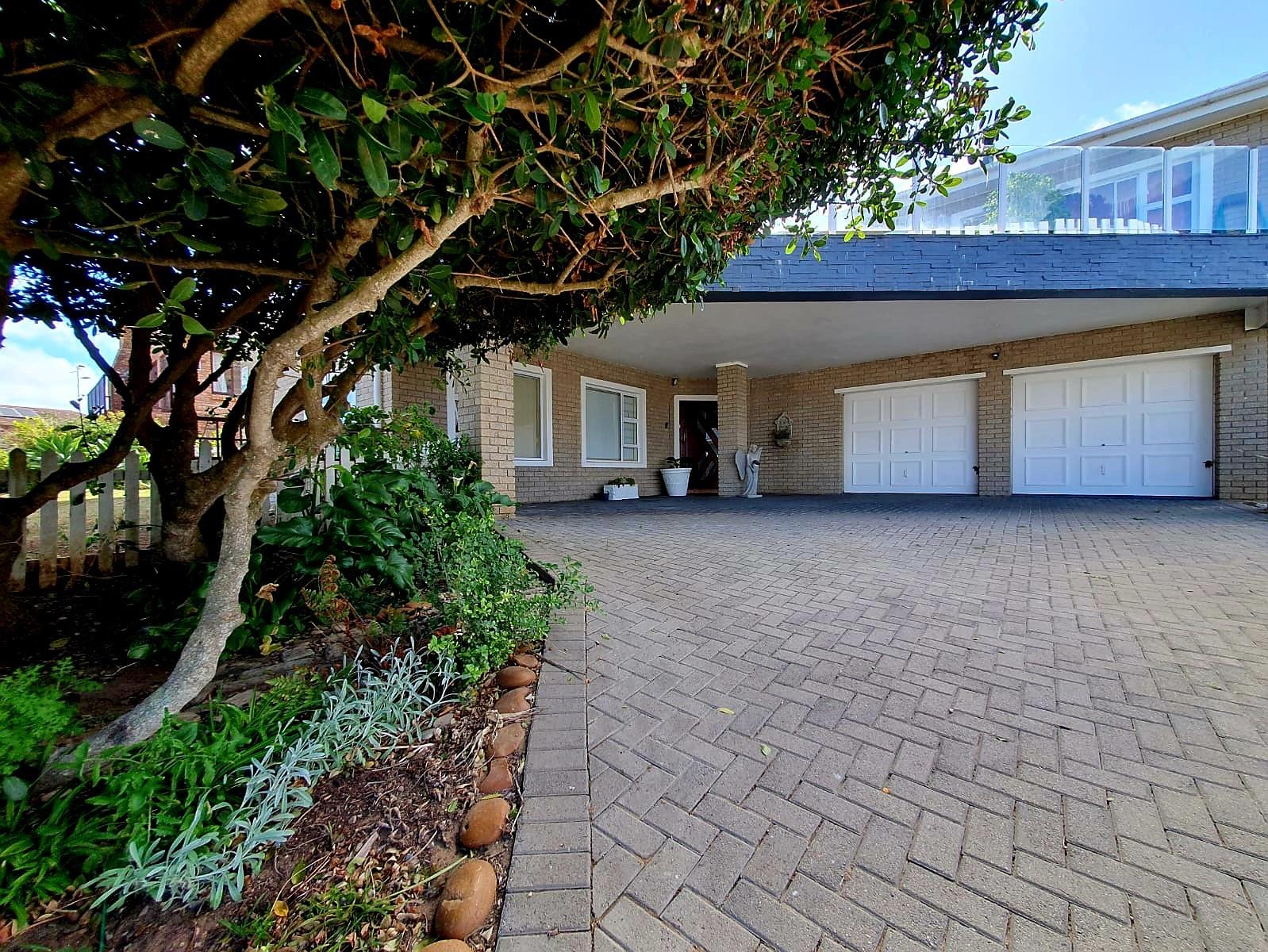 Ideal Multi-Generational Home in the Heart of Boggomsbaai