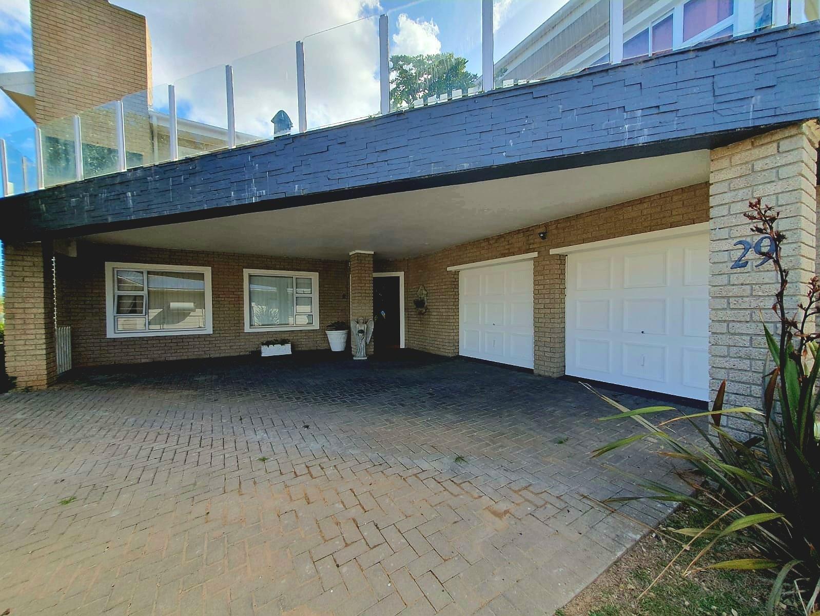 Ideal Multi-Generational Home in the Heart of Boggomsbaai
