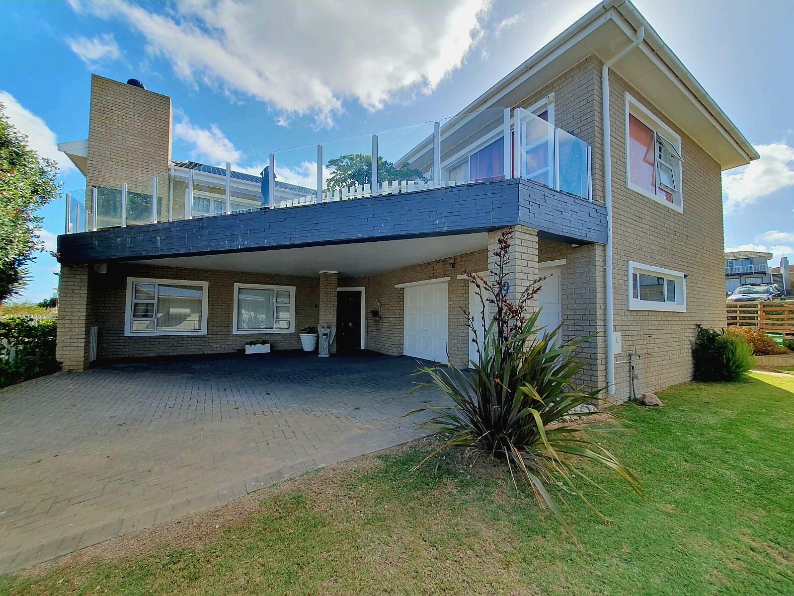 Ideal Multi-Generational Home in the Heart of Boggomsbaai