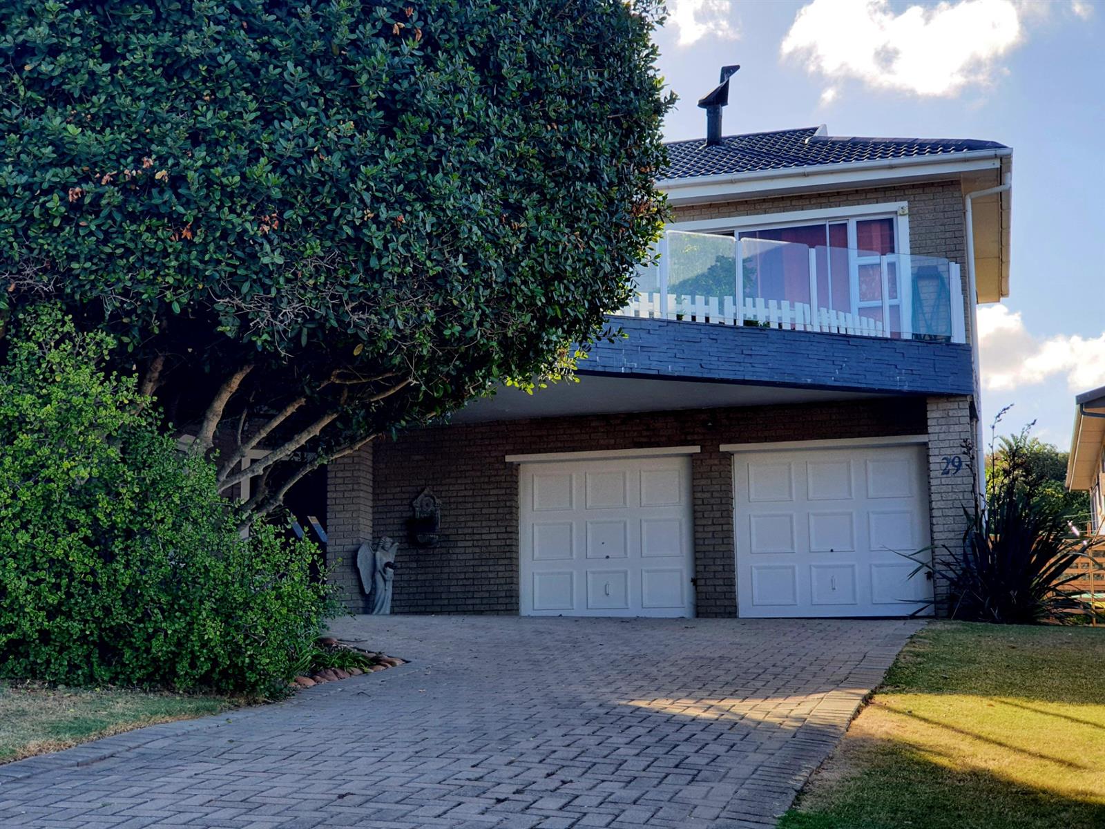 Ideal Multi-Generational Home in the Heart of Boggomsbaai