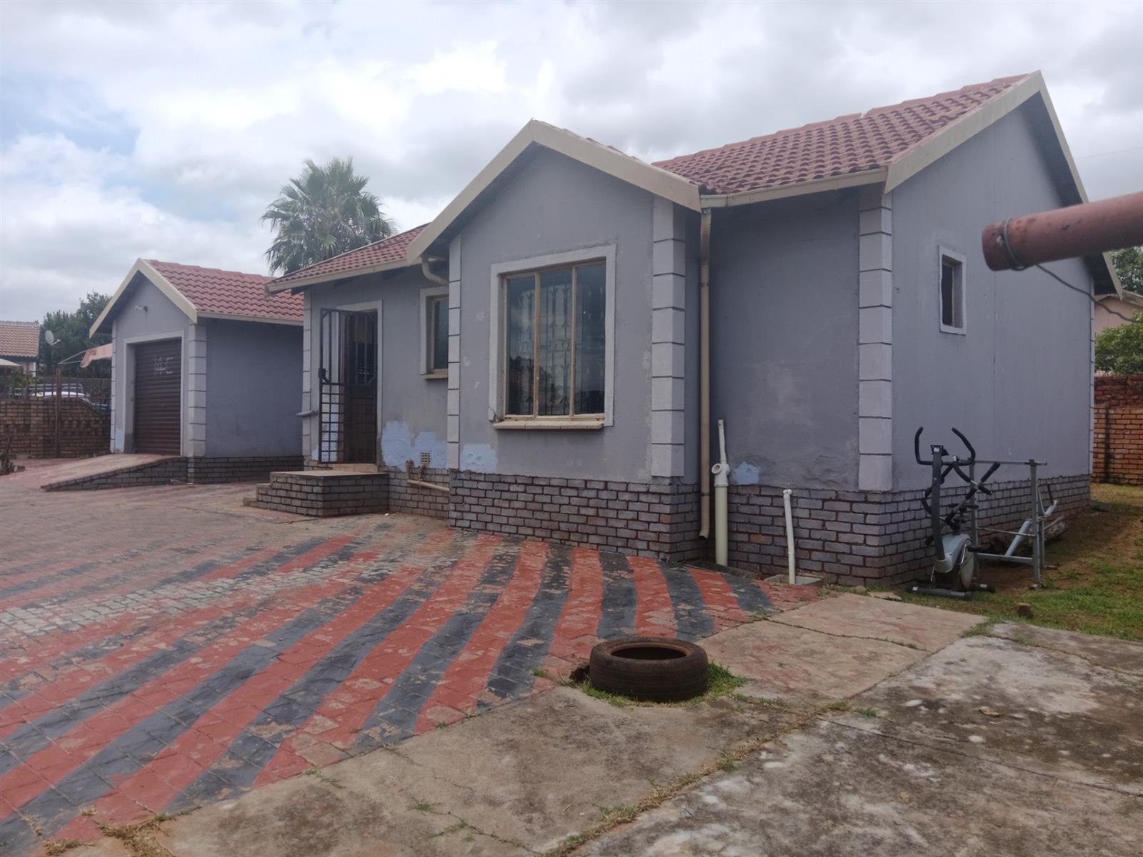 3 Bedroom House with a Garage To Rent in Philip Nel Park, Pretoria West
