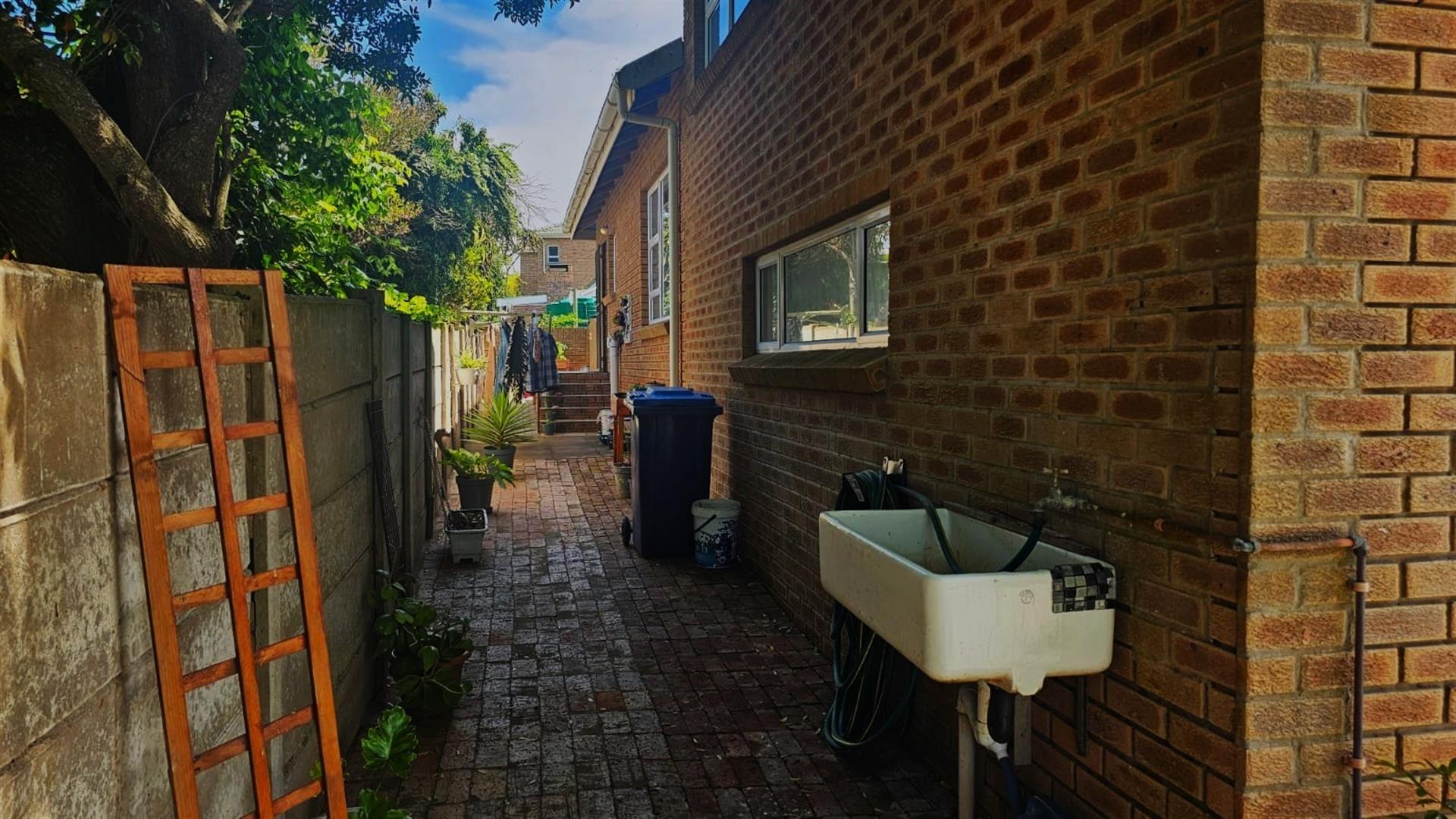 The perfect lock up and go low- maintenance home in Stilbaai West