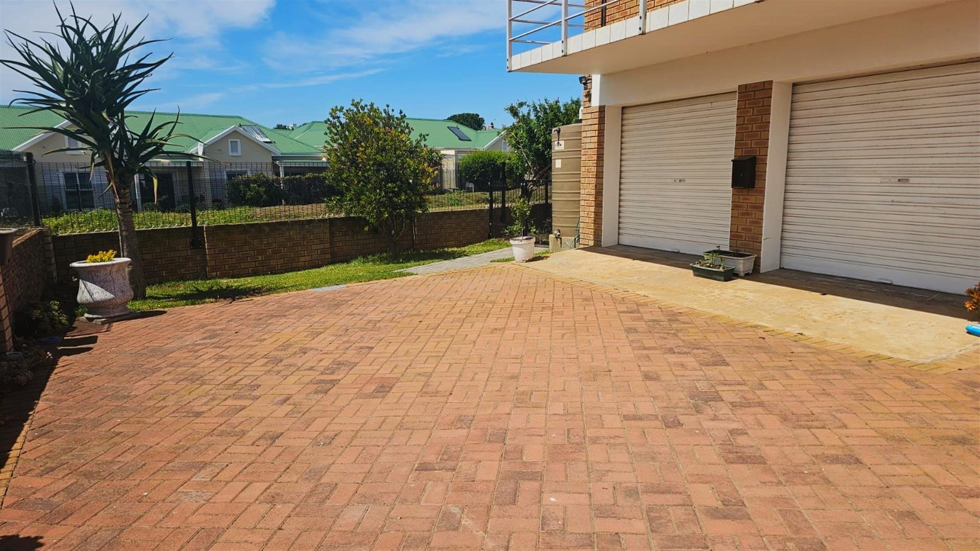 The perfect lock up and go low- maintenance home in Stilbaai West