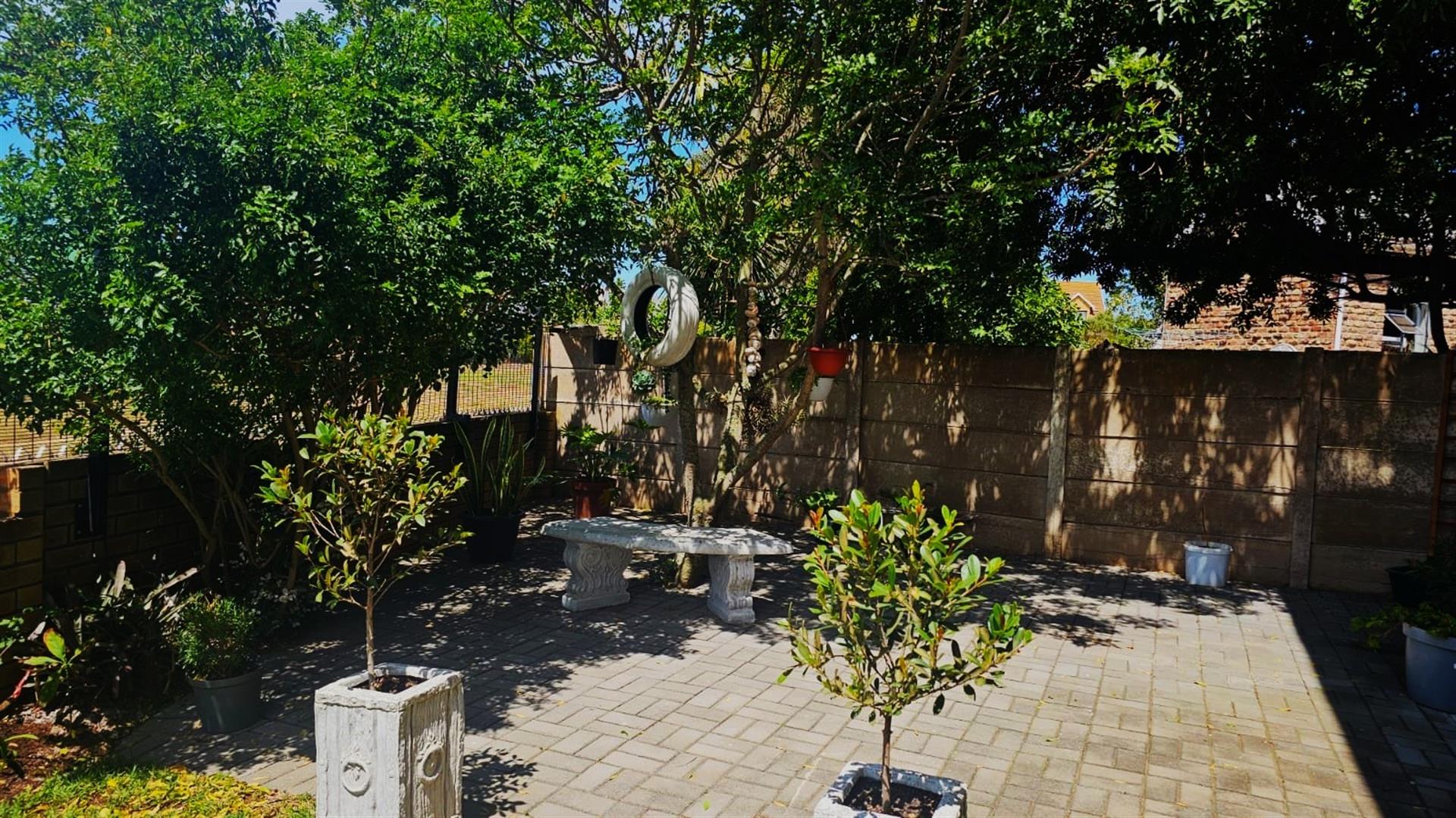 The perfect lock up and go low- maintenance home in Stilbaai West