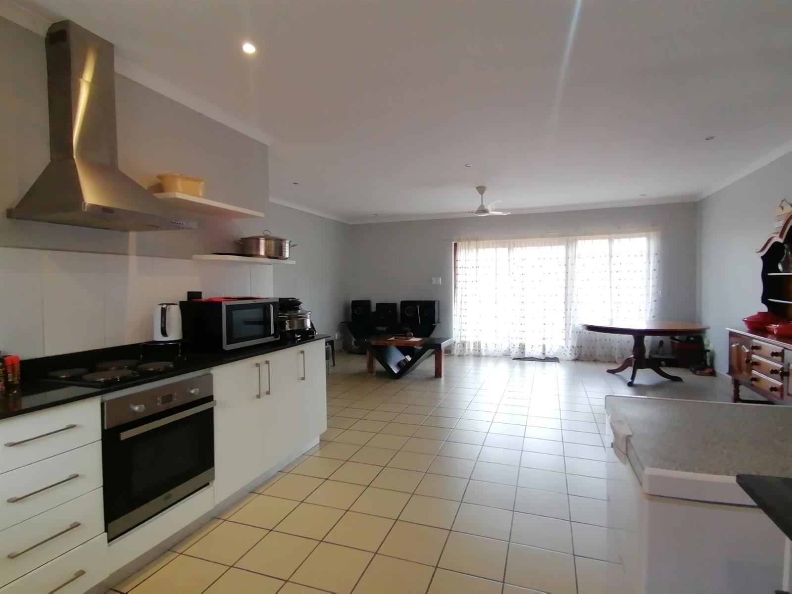 Margate. Townhouse in secure eco estate