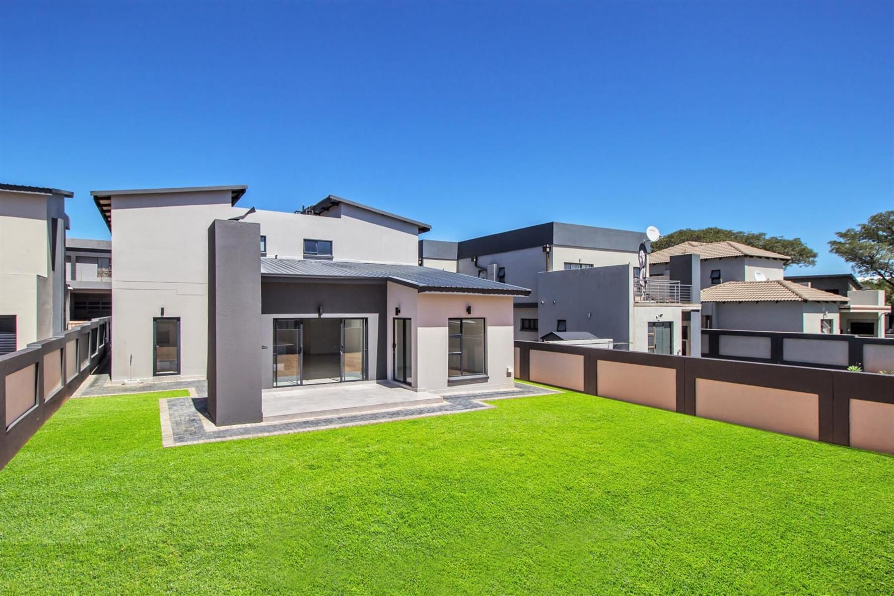 luxurious completed standalone for sale in Roodepark Eco Estate Kameeldrift East Pretoria Gauteng
