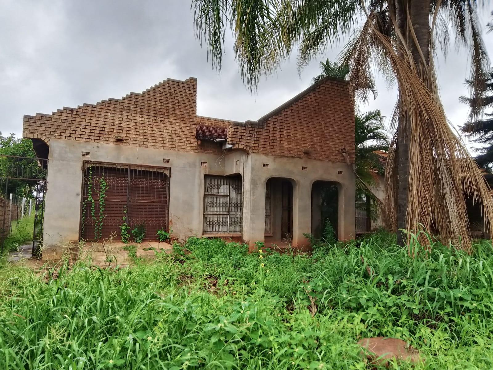 House for sale in Thohoyandou, 700 m²