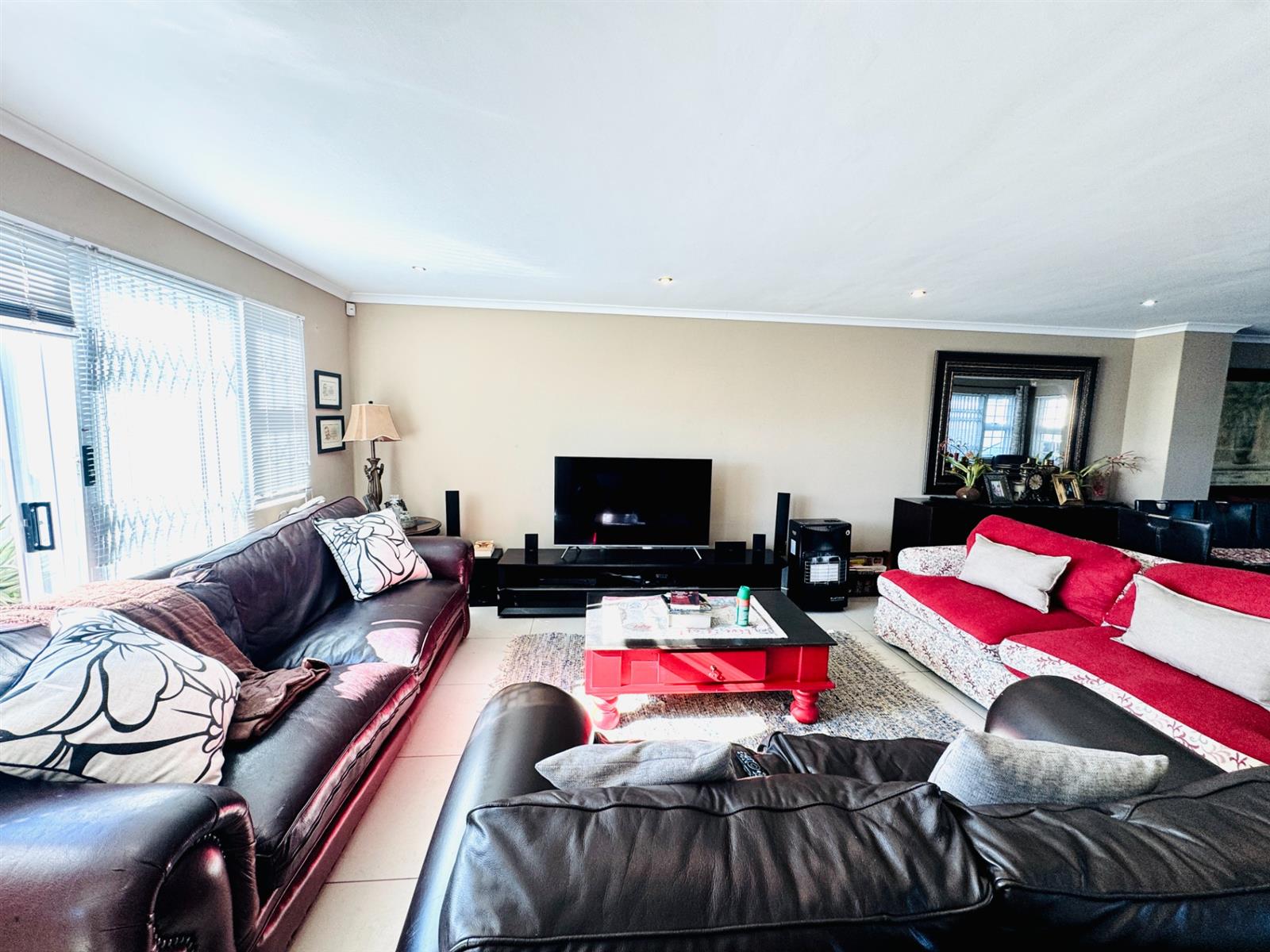 Well-Maintained Family Lock-Up-and-Go in Villa Diamante