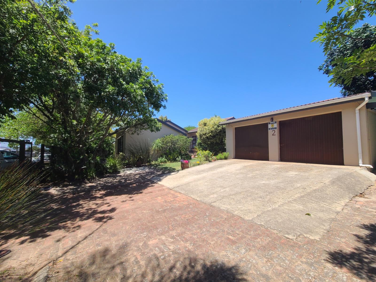 House for sale in Kareedouw, 300 m²