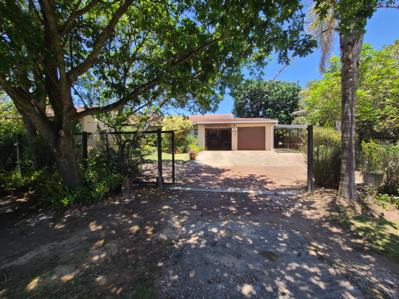 House for sale in Kareedouw, 300 m²