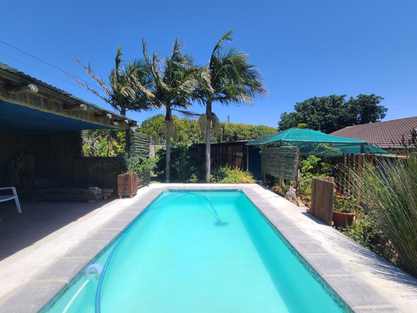 House for sale in Kareedouw, 300 m²