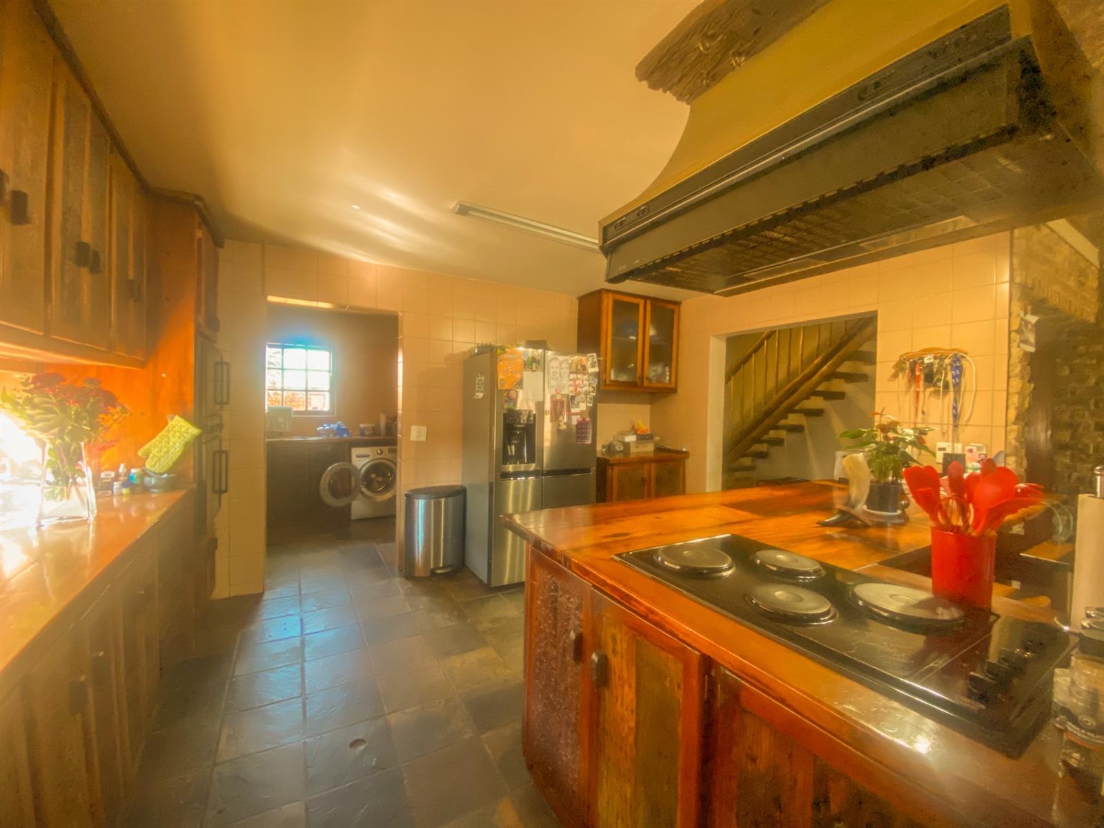 Charming Thatch Roof Family Home in the Heart of Moreletapark