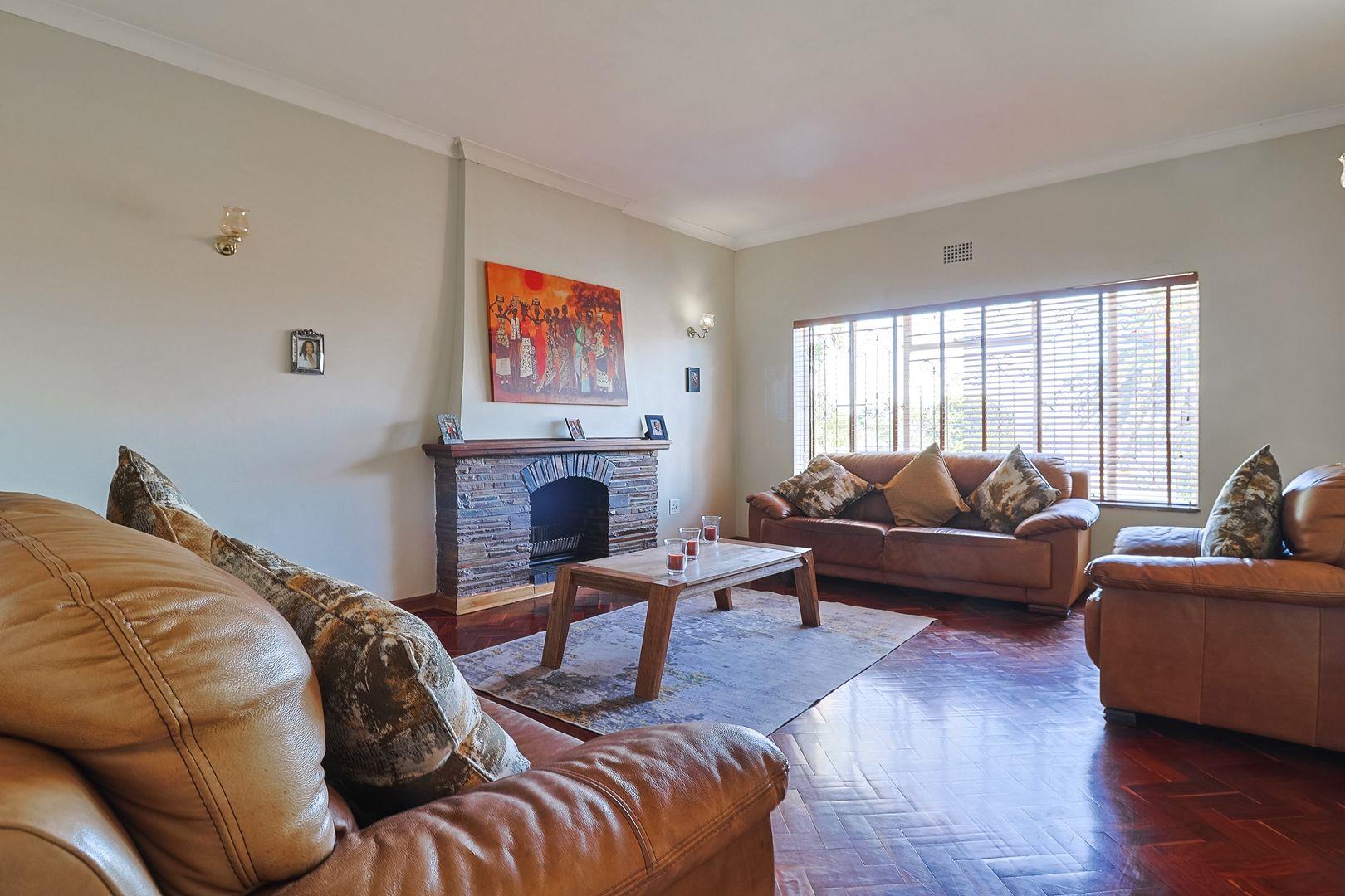 Spacious Home For Sale in Linmeyer!