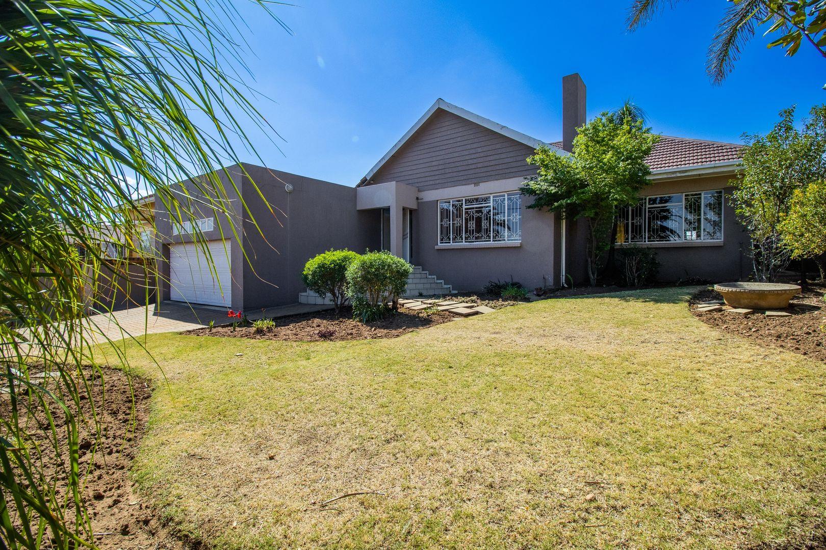 Spacious Home For Sale in Linmeyer!