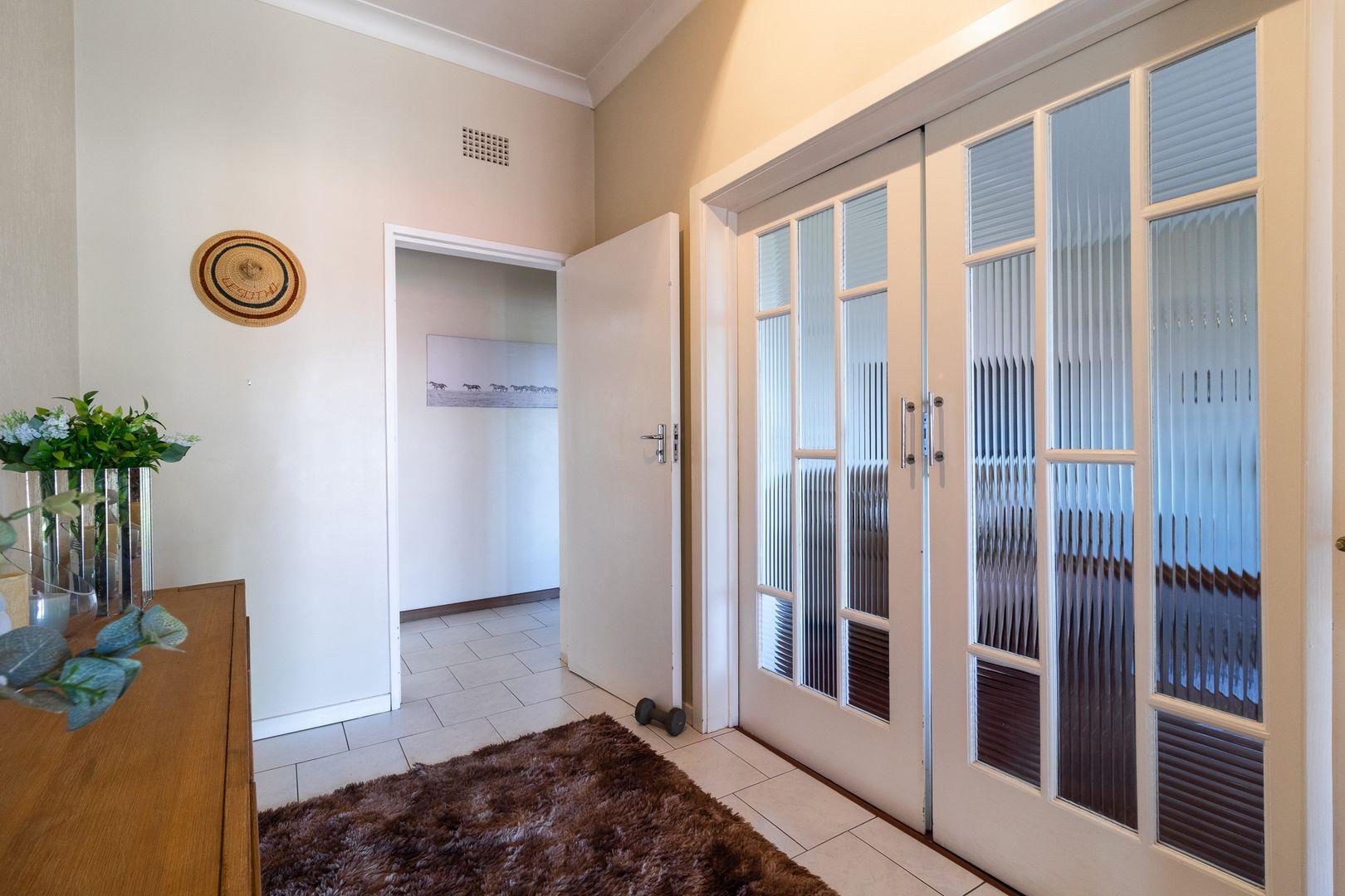 Spacious Home For Sale in Linmeyer!