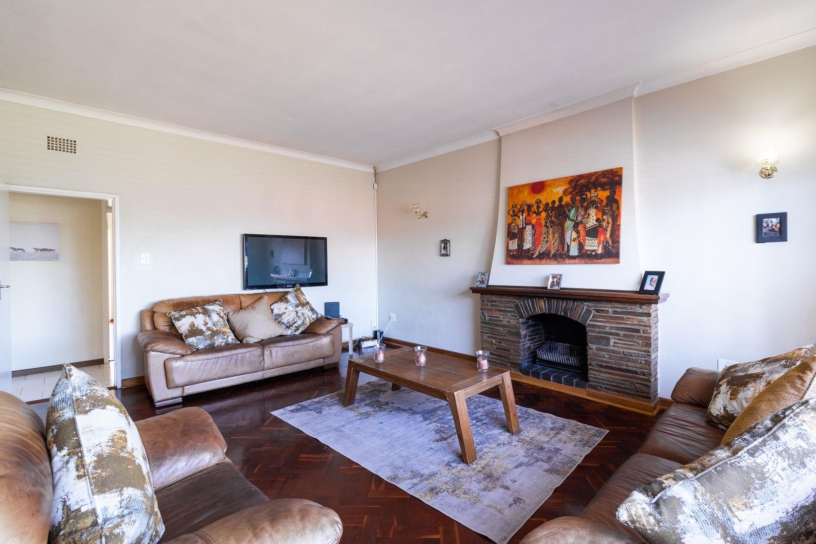 Spacious Home For Sale in Linmeyer!
