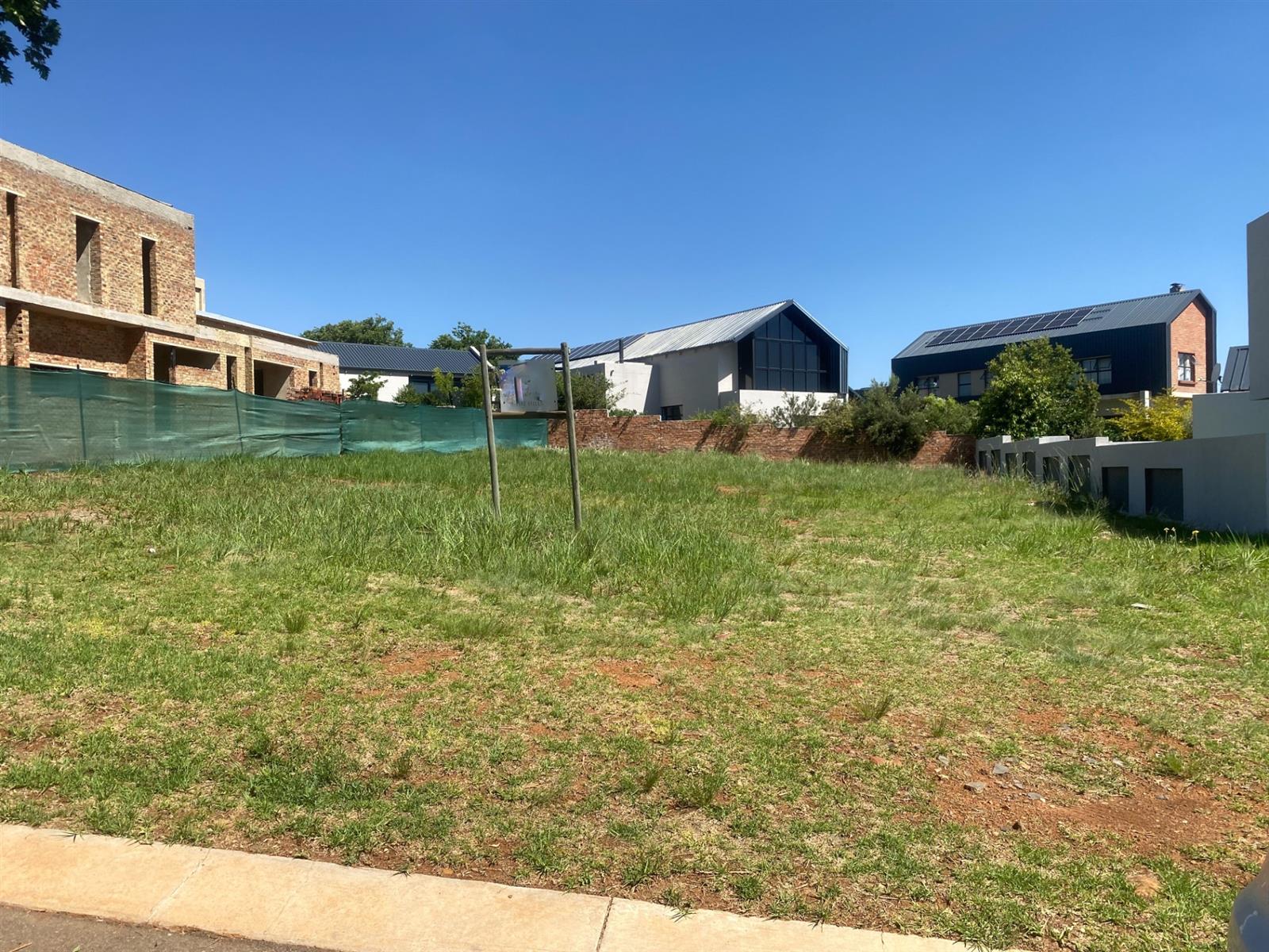 Large Stand in the Exclusive The Hills Lifestyle Estate