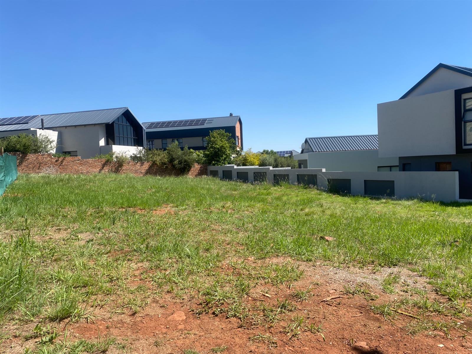Large Stand in the Exclusive The Hills Lifestyle Estate