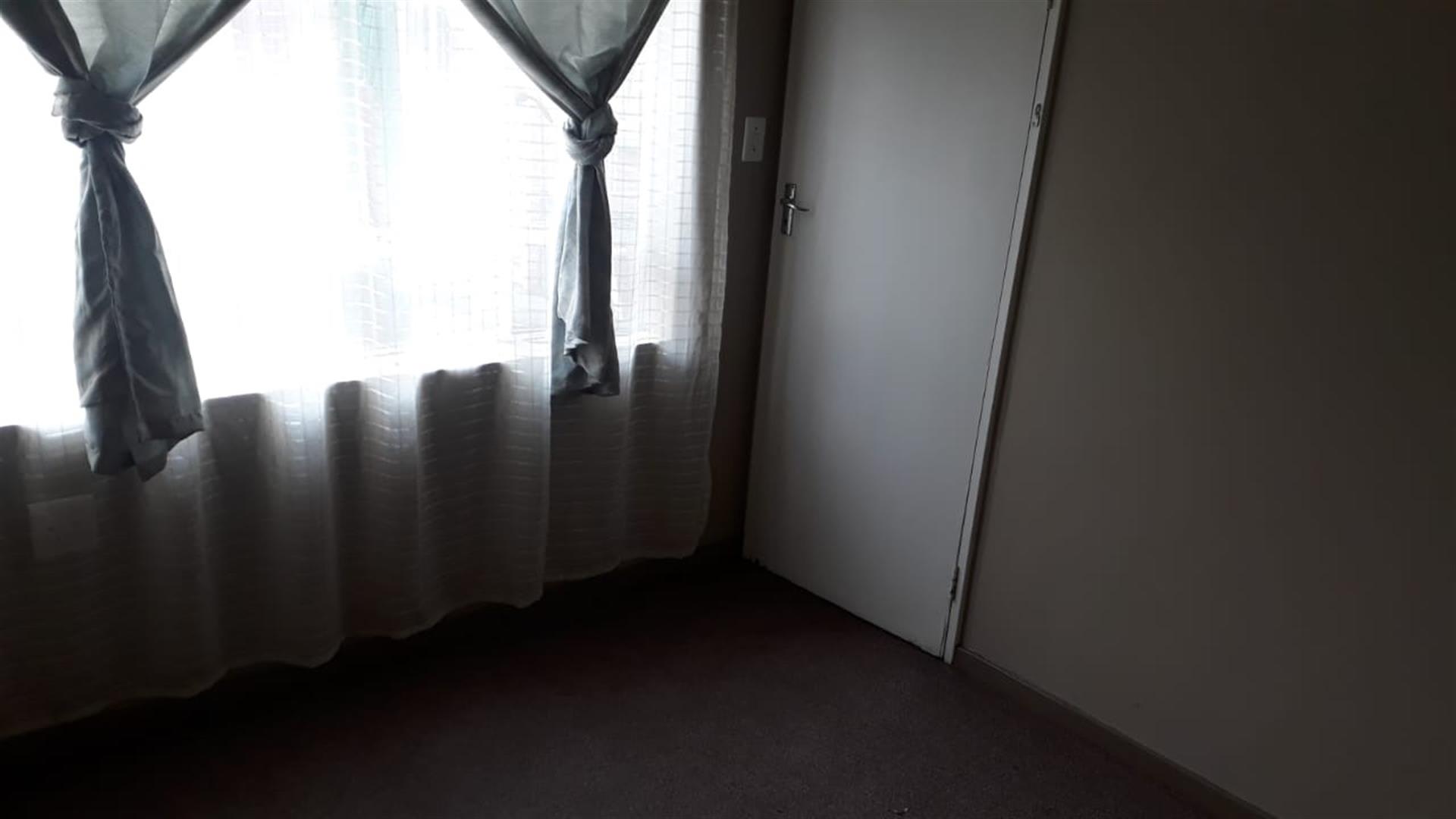 Clean, quiet and secure Duplex in a well-maintained complex