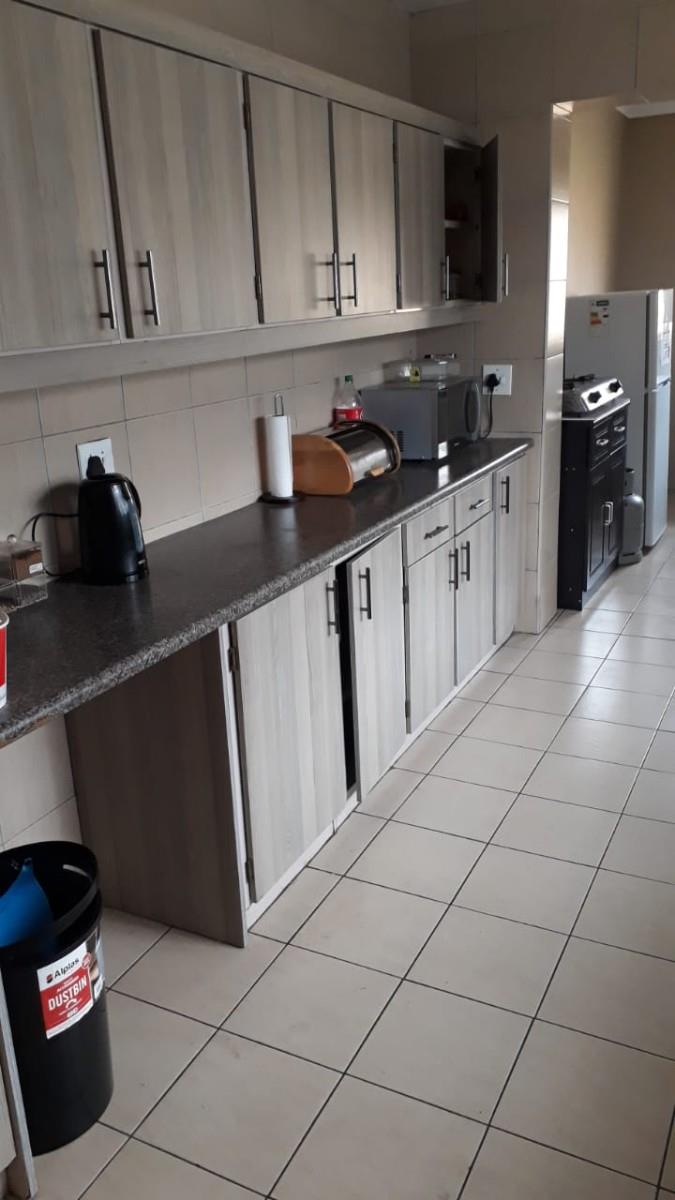 Clean, quiet and secure Duplex in a well-maintained complex