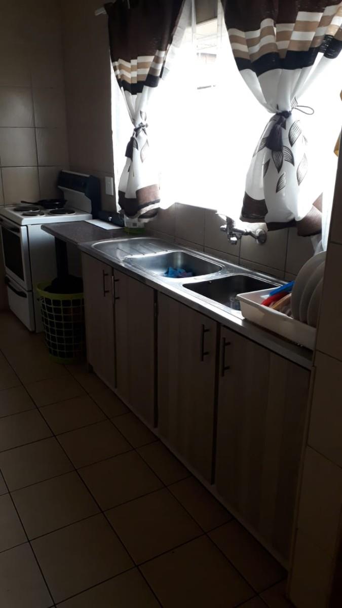 Clean, quiet and secure Duplex in a well-maintained complex