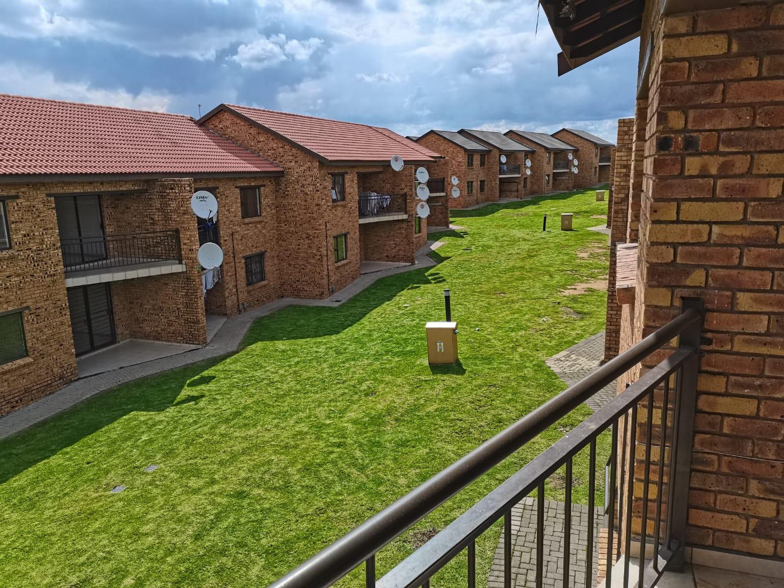 R700 000 - Apartment For Sale, Witfield, Boksburg