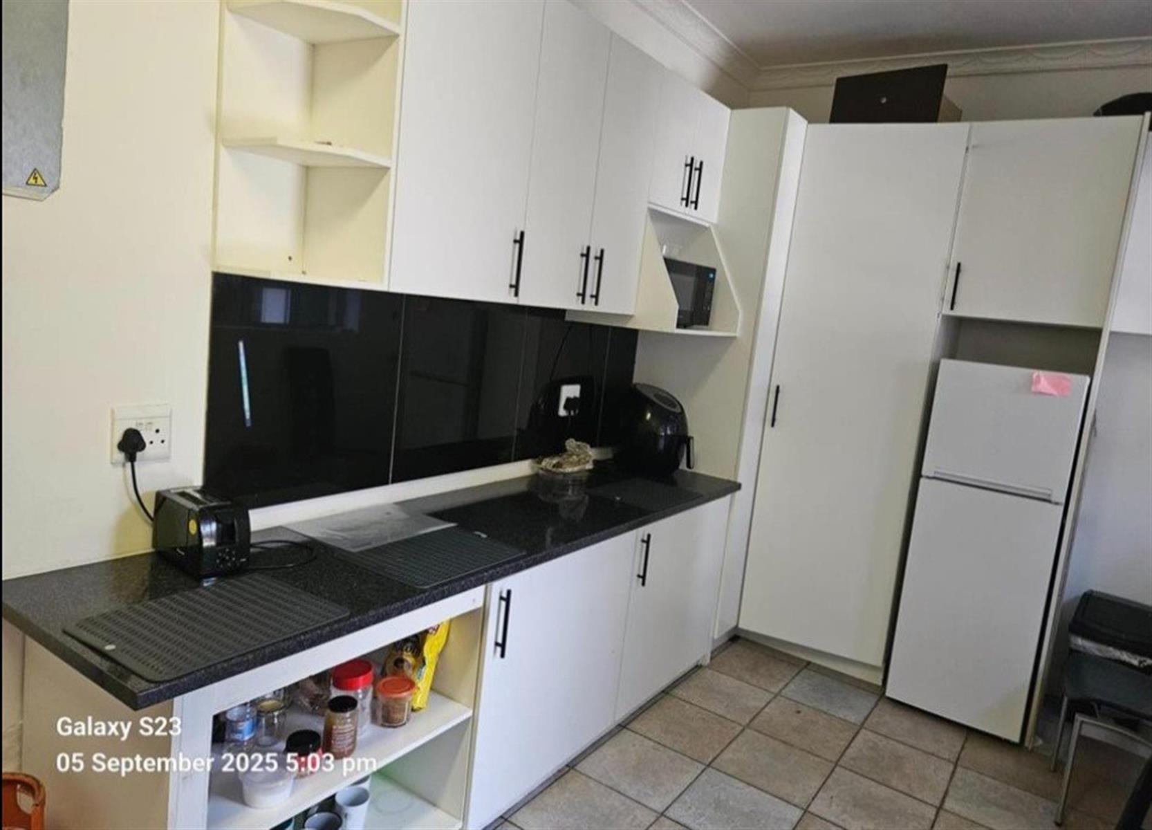 Room To Rent in ZONNEBLOEM, close to CPUT - UCT Groote Schure Hospital Cape Town CBD