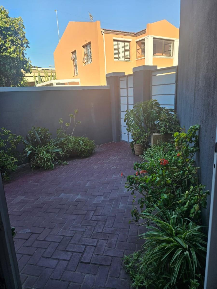 Room To Rent in ZONNEBLOEM, close to CPUT - UCT Groote Schure Hospital Cape Town CBD