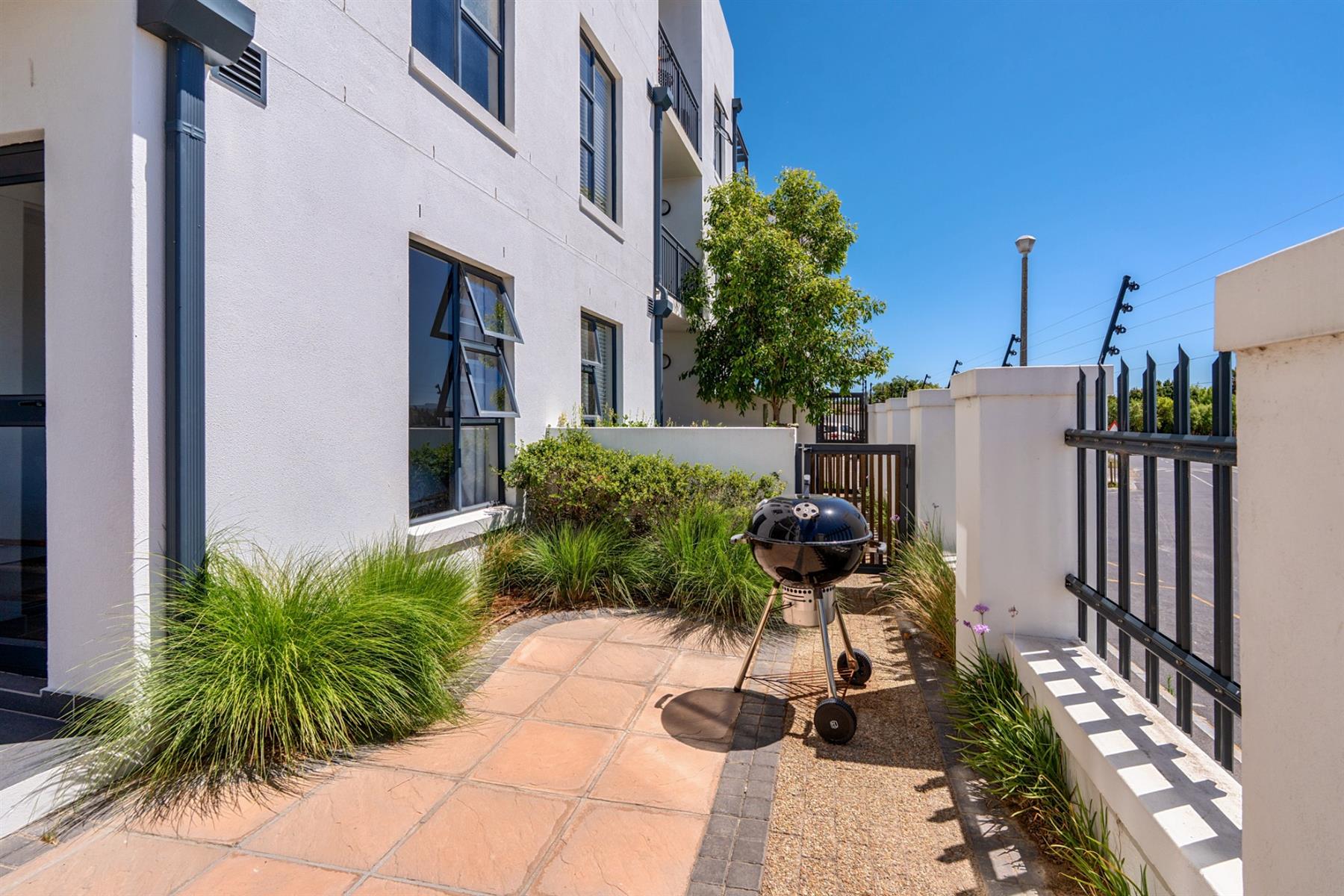 Modern Ground-Floor Apartment For Sale / Sonstraal Heights