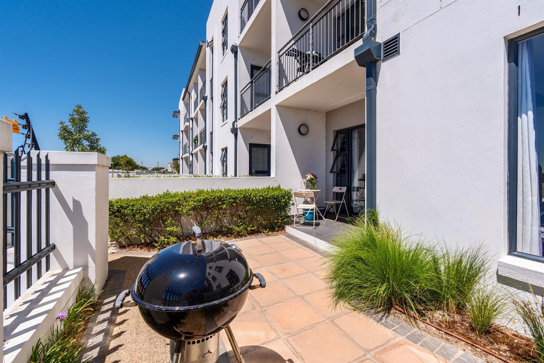Modern Ground-Floor Apartment For Sale / Sonstraal Heights