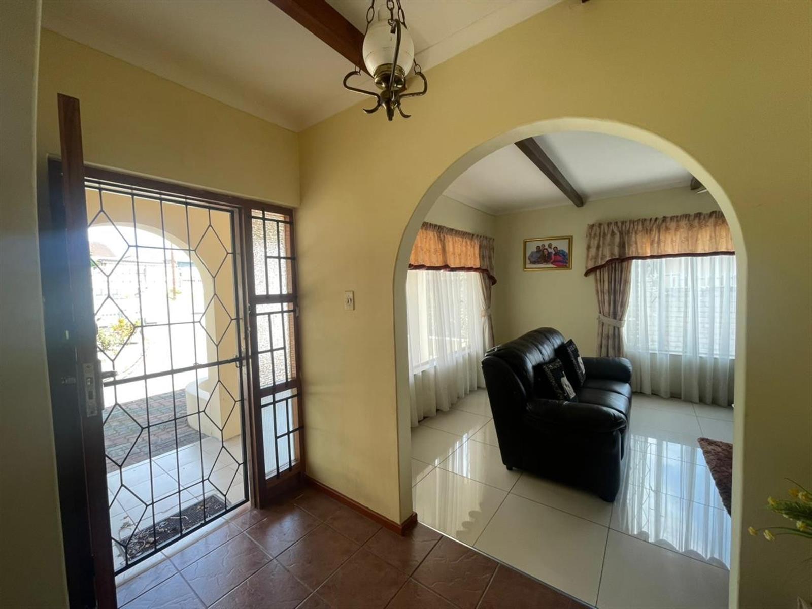 Well-Kept 3 Bedroom Family Home with Two Income-Generating Flats In Cambridge
