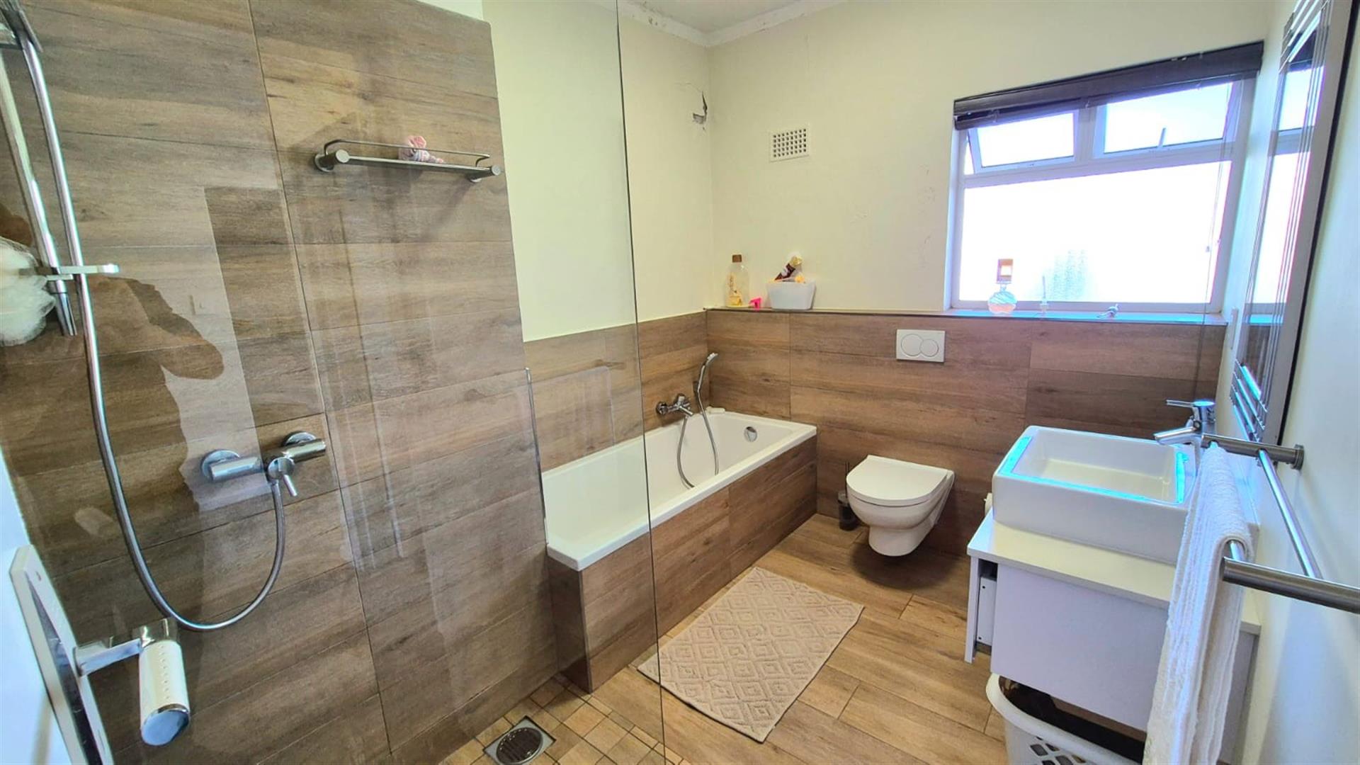 Modern Renovated 2-Bedroom Apartment with Sea Views | Ideal Short or Long-Term Rental Investment