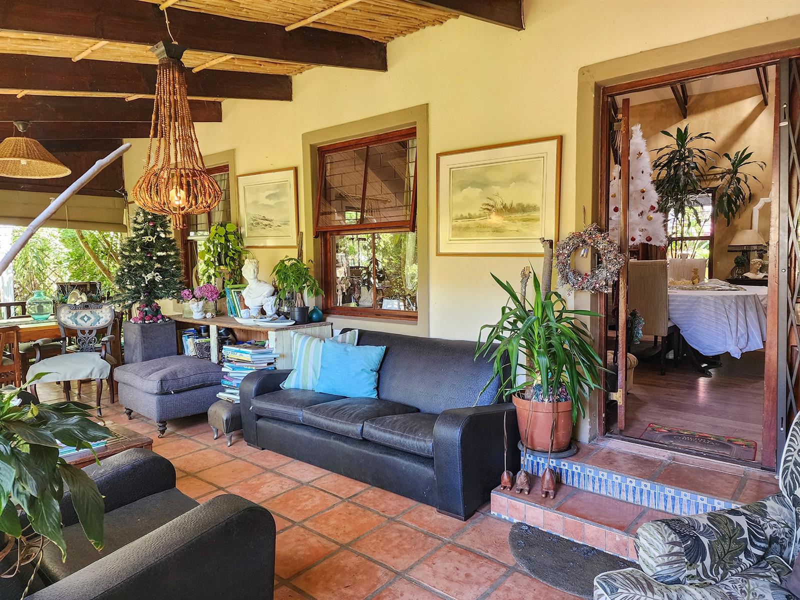 UNIQUE GREEN PASTURES HOME