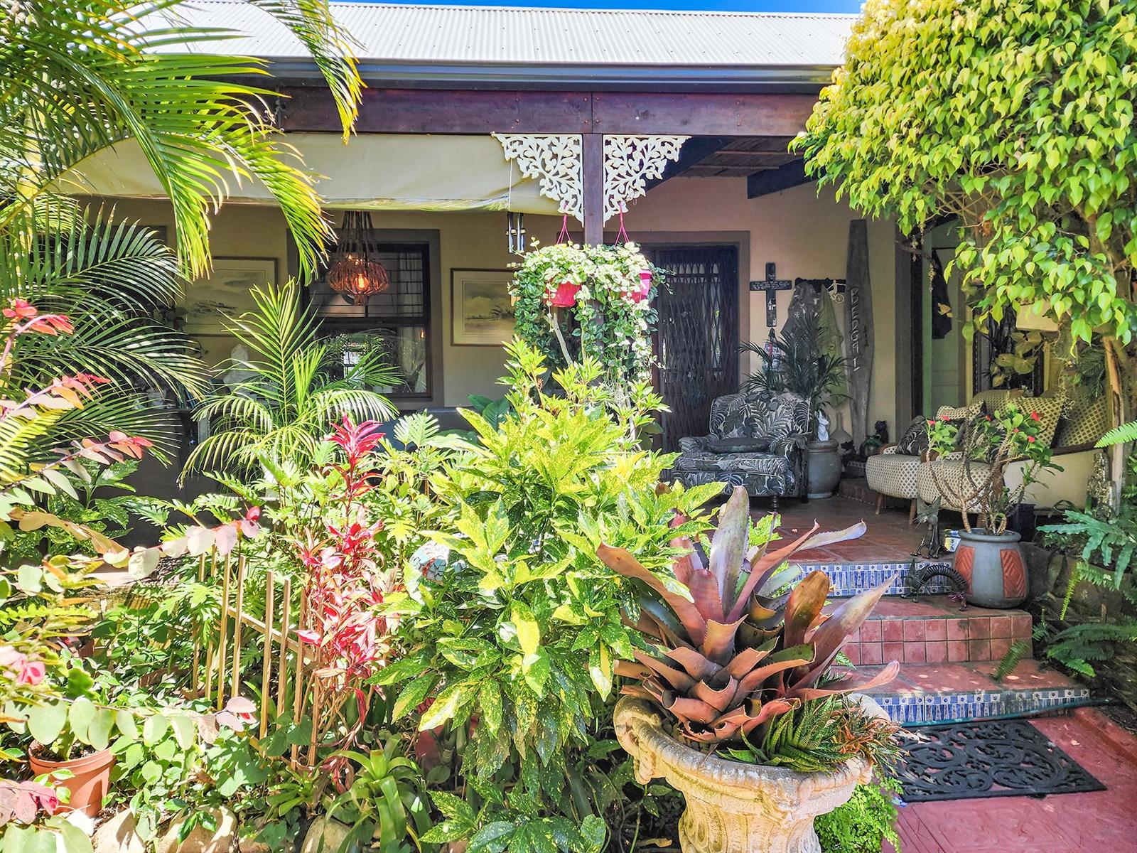 UNIQUE GREEN PASTURES HOME