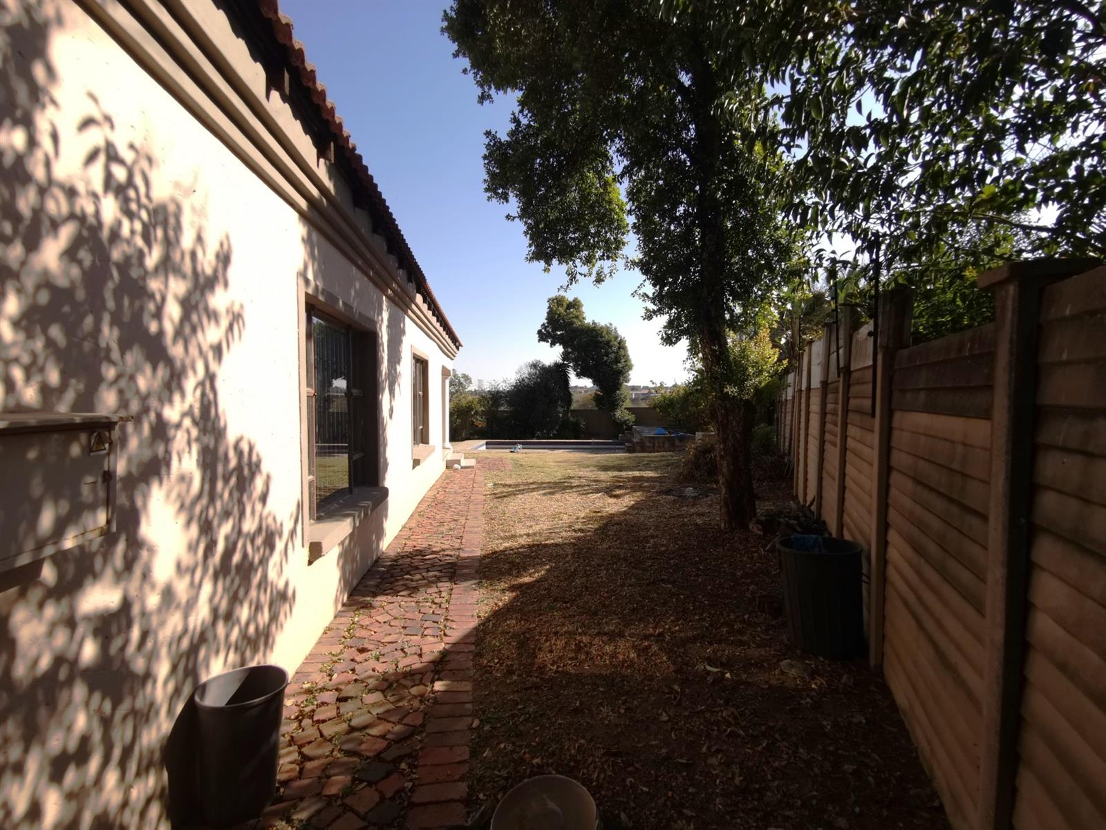 A villa where comfort and elegance meet the eye 5 bedroom, 3 bathroom, double garage for sale