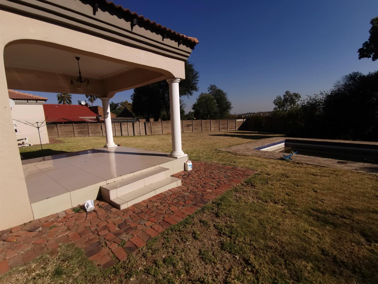 A villa where comfort and elegance meet the eye 5 bedroom, 3 bathroom, double garage for sale