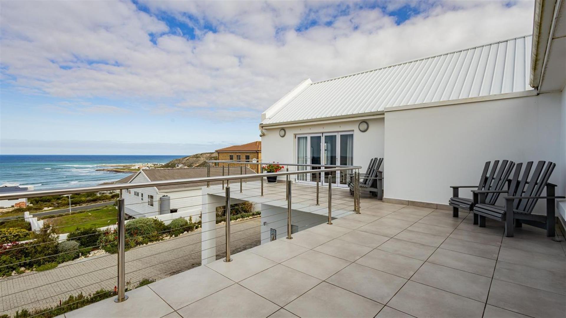 A Struisbaai Coastal Retreat here the Ocean Becomes Part of Your Everyday Life