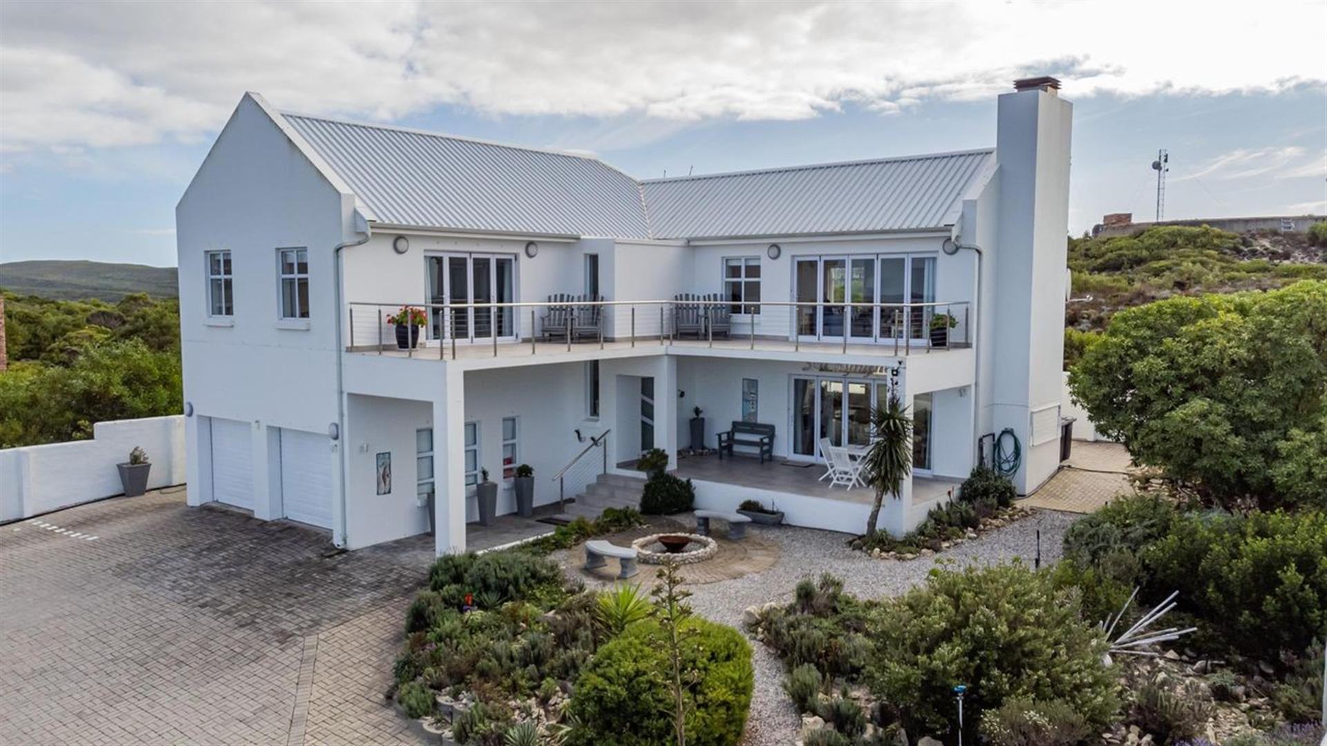 A Struisbaai Coastal Retreat here the Ocean Becomes Part of Your Everyday Life