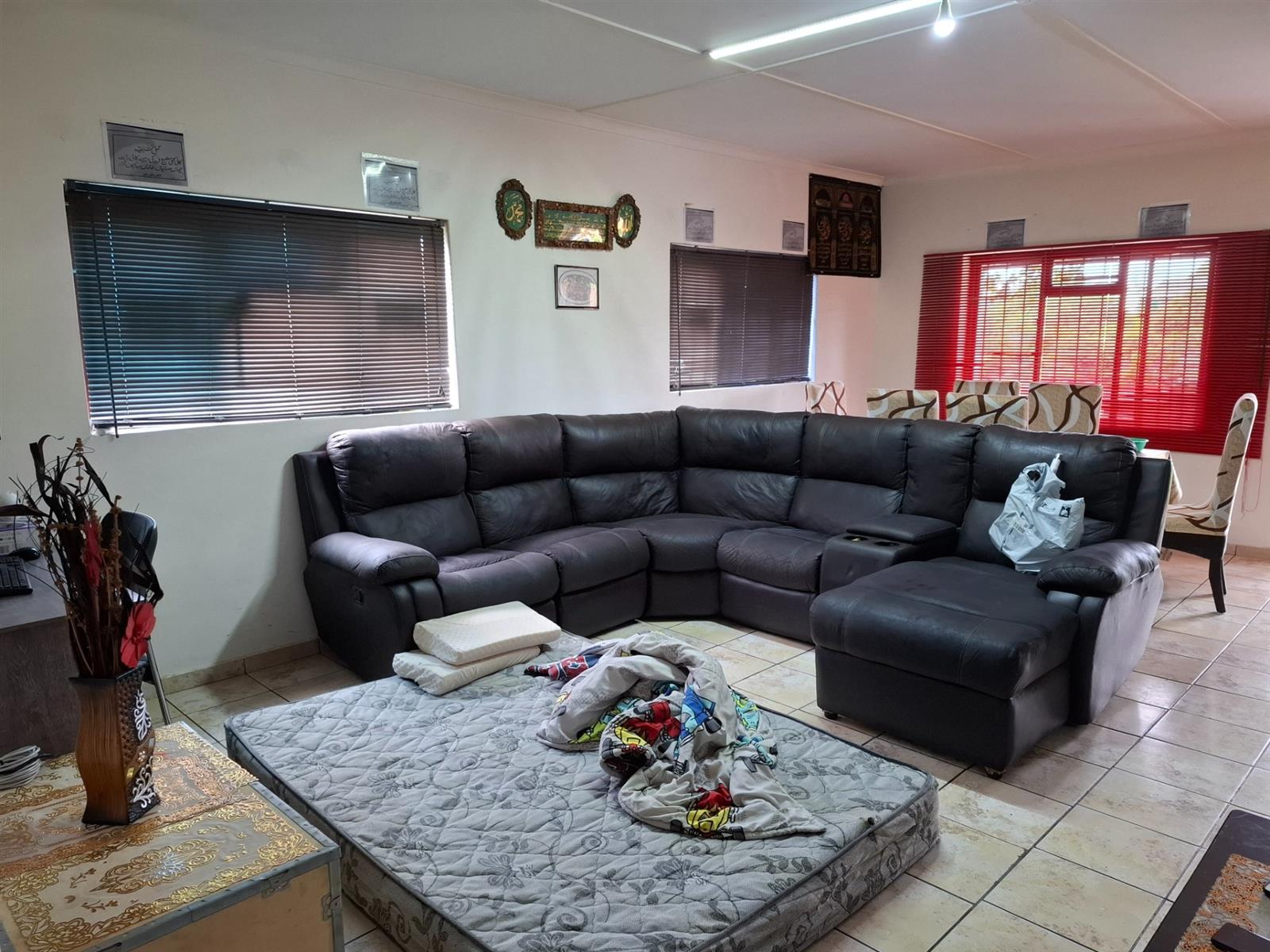 Spacious House For Sale in Marburg, Port Shepstone, KwaZulu Natal