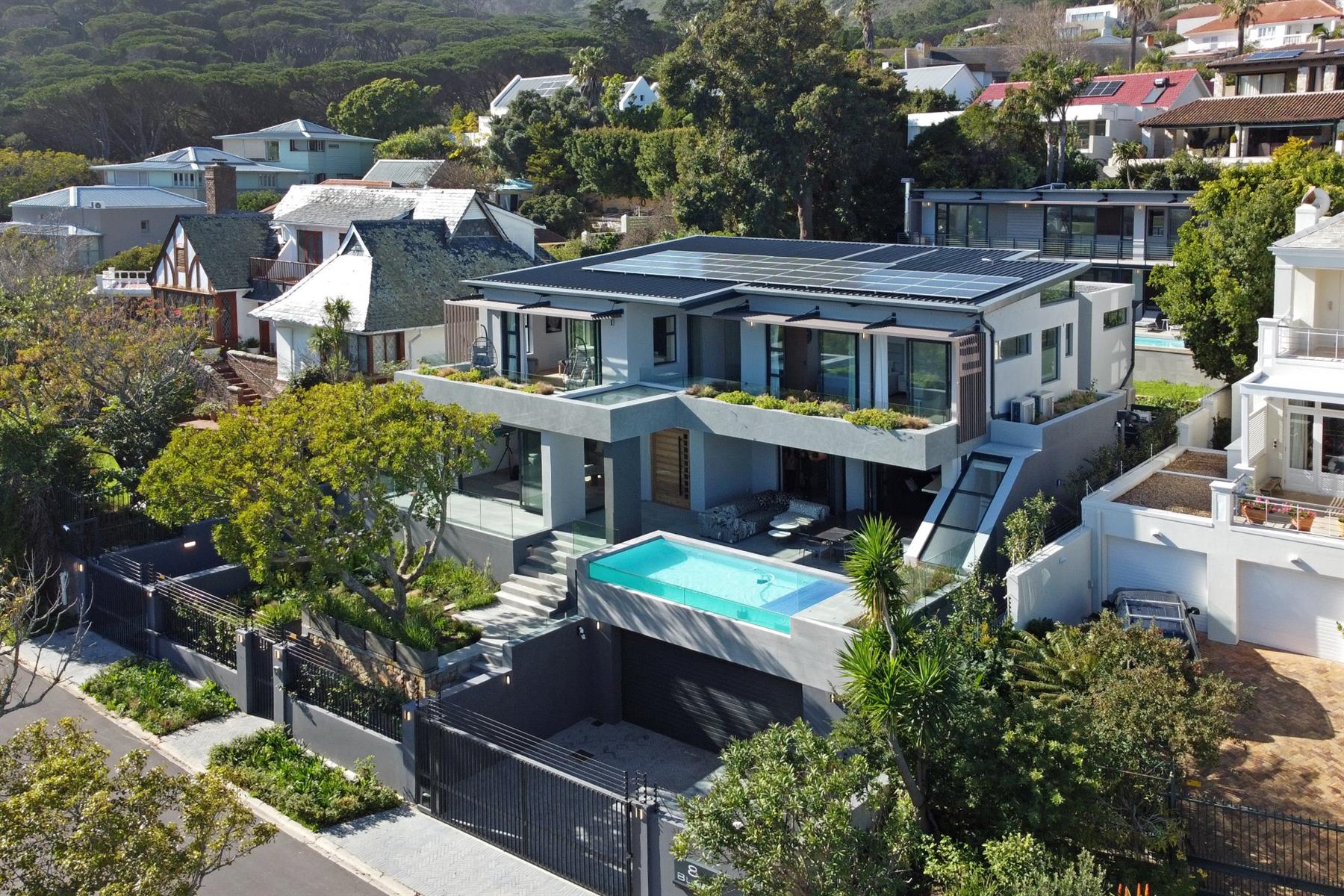 Villa with Pool House