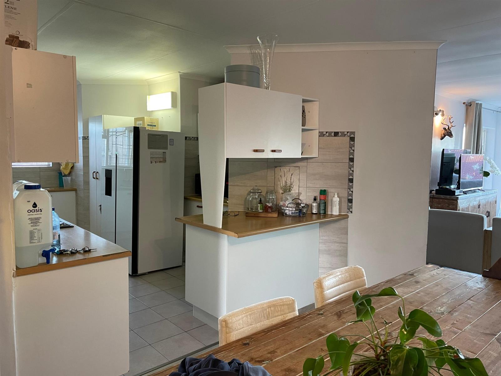 Beautiful spacious house with a view in a cul-de-sac.
