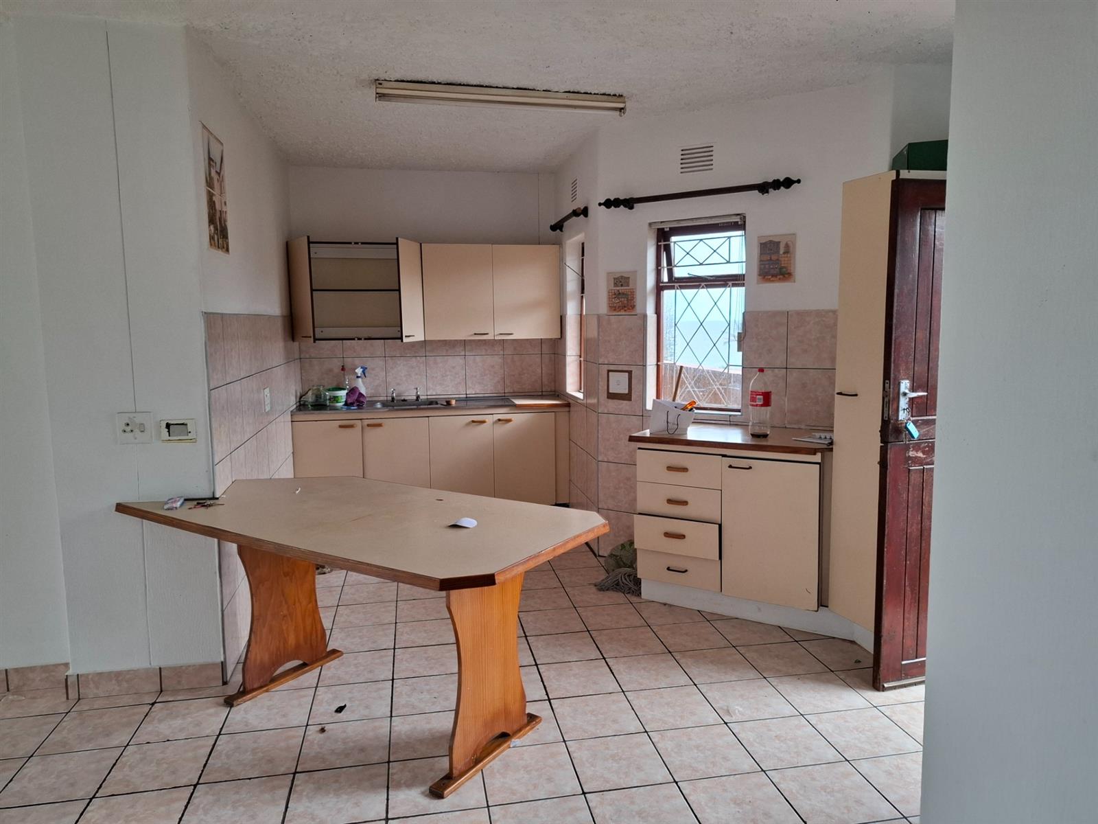 2 Bedroom apartment close to the beach for sale