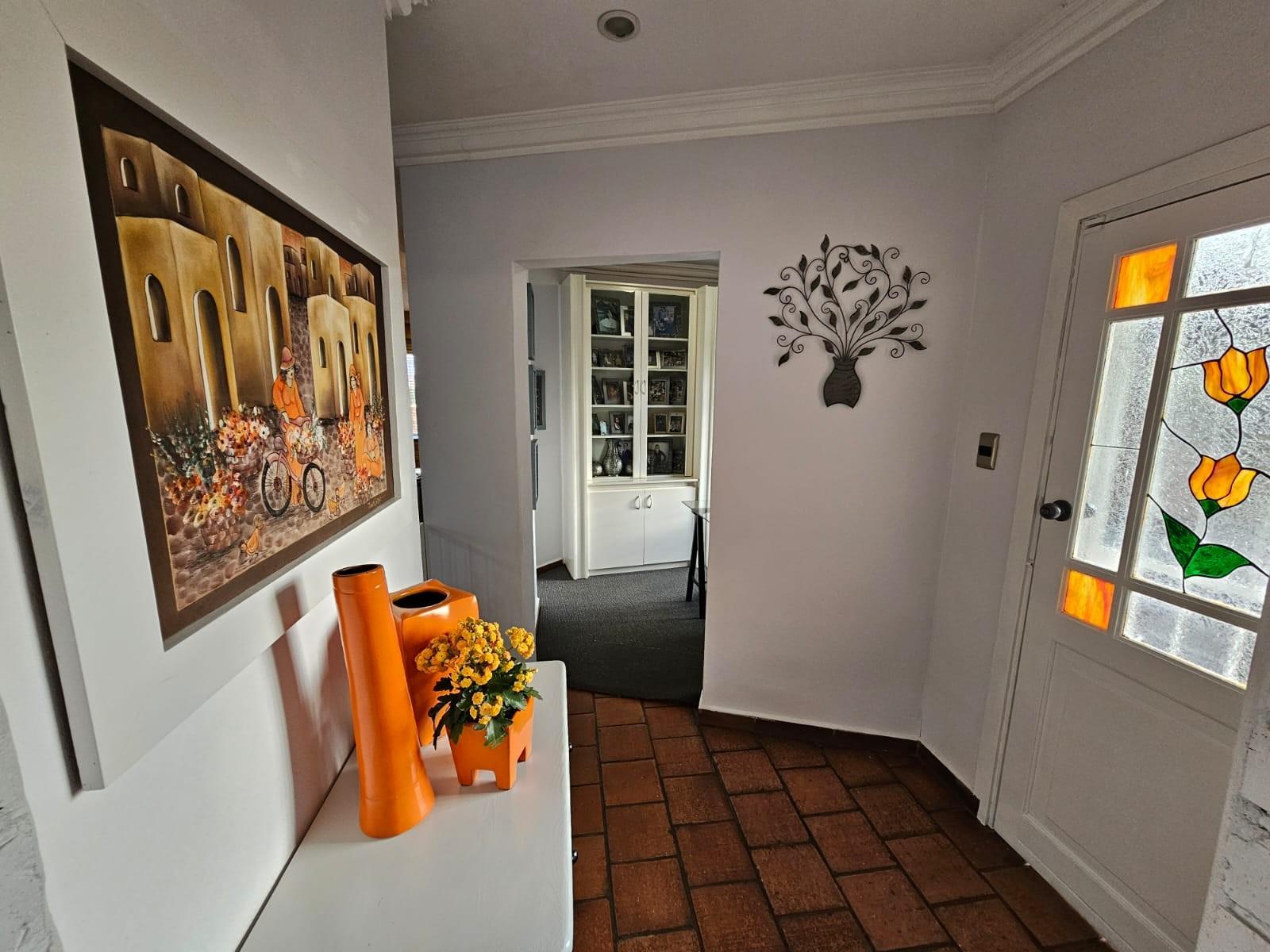 This Beautiful 3 bedroom, 3 bathroom family home is an Entertainers Dream