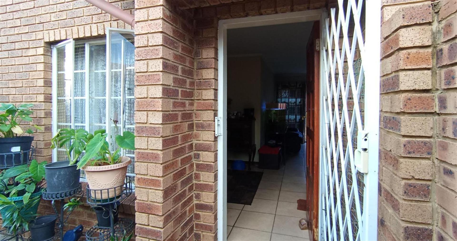 Ground Floor Stack Apartment For Sale in Kosmosdal, Centurion