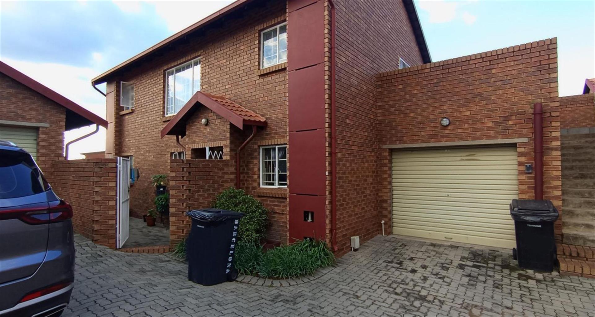 Ground Floor Stack Apartment For Sale in Kosmosdal, Centurion