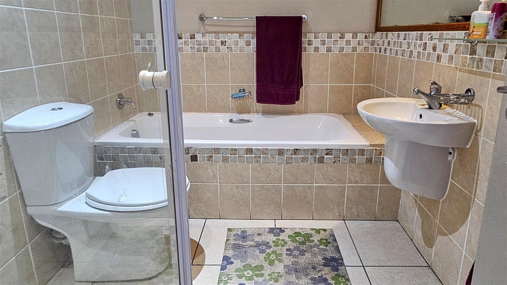 Spacious 3 Bedroom with Sea Views
