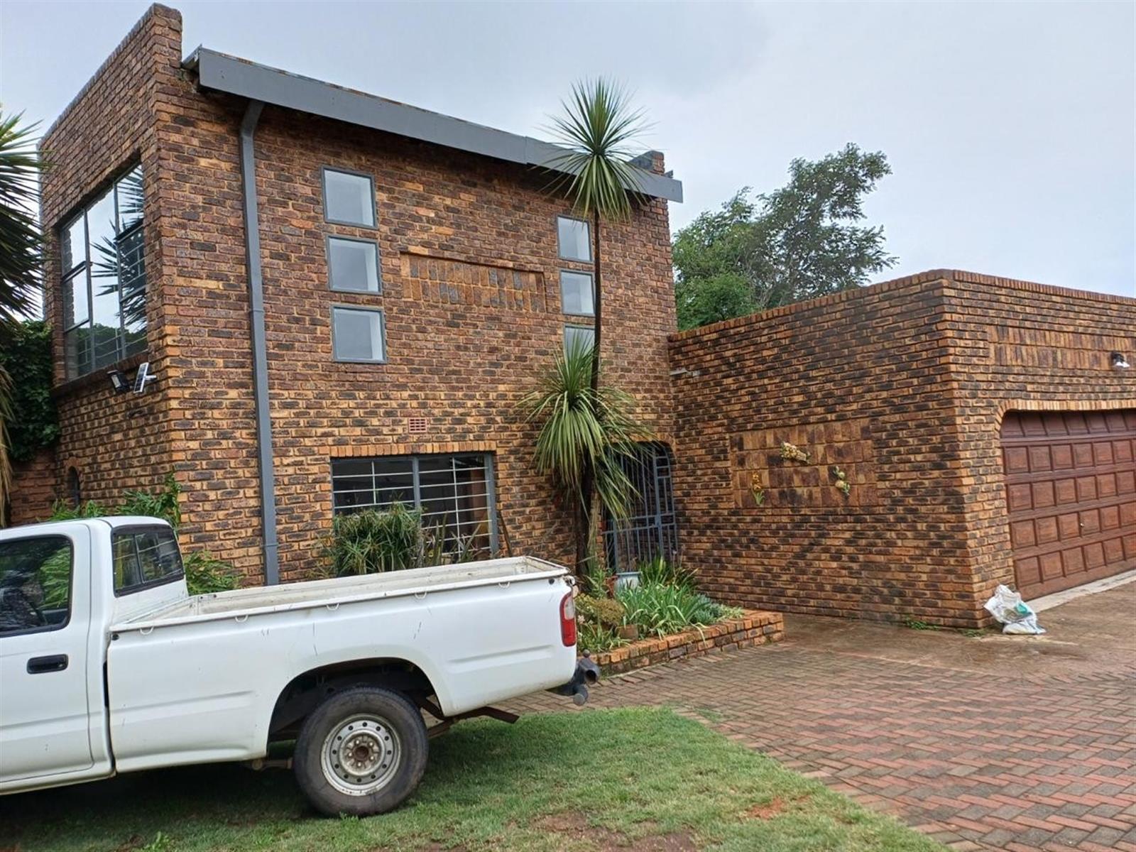 Well Maintained Large Family Home for Sale